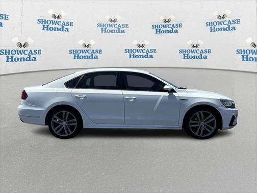 2018 Volkswagen Passat 2.0T R-Line