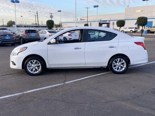 Photo 5 of 32 of 2018 Nissan Versa 1.6 SV