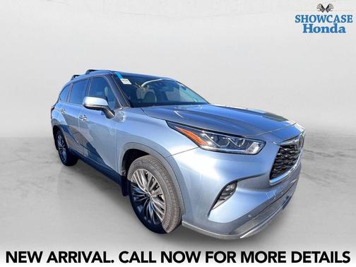 Moon Dust 2021 Toyota Highlander Platinum
