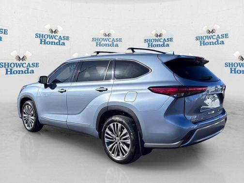 Moon Dust 2021 Toyota Highlander Platinum