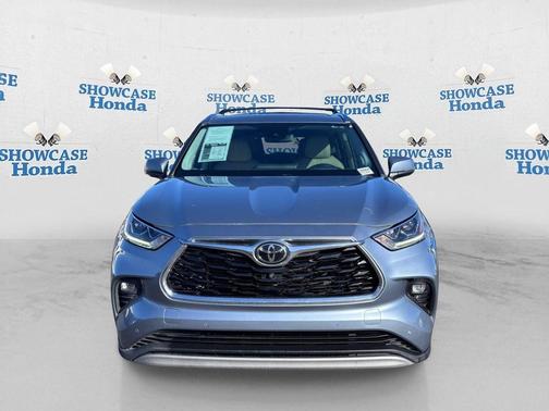 Moon Dust 2021 Toyota Highlander Platinum