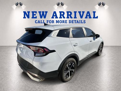 Glacial White Pearl 2023 Kia Sportage EX