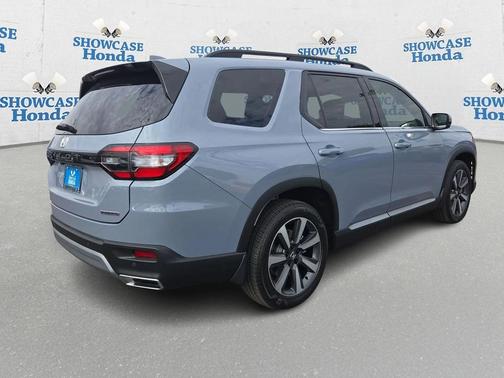 2025 Honda Pilot Touring 8-Passenger