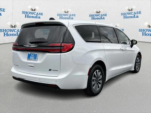 2023 Chrysler Pacifica Hybrid Touring L