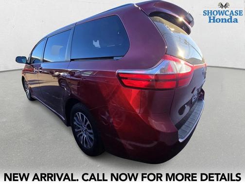 2020 Toyota Sienna XLE