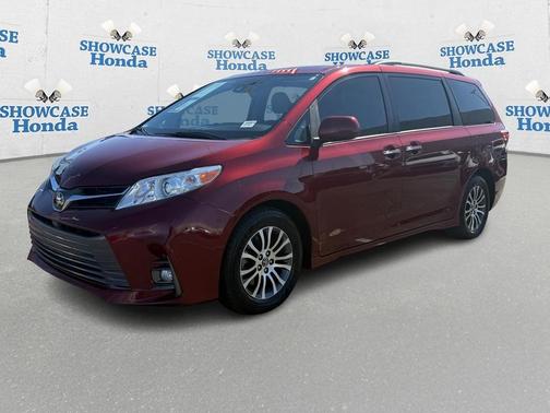 2020 Toyota Sienna XLE