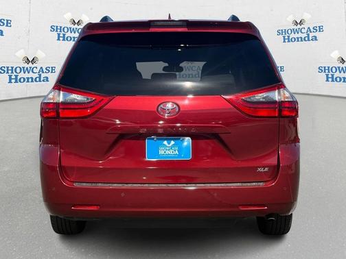 2020 Toyota Sienna XLE