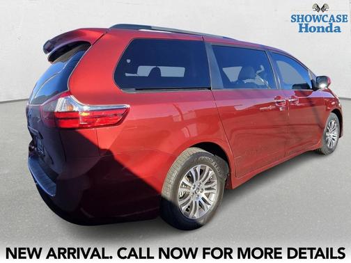 2020 Toyota Sienna XLE