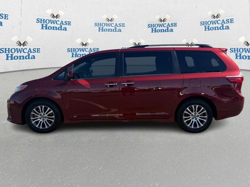 2020 Toyota Sienna XLE
