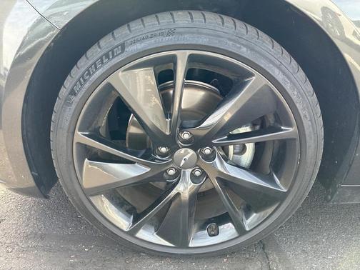 2023 Genesis G70 2.0T RWD