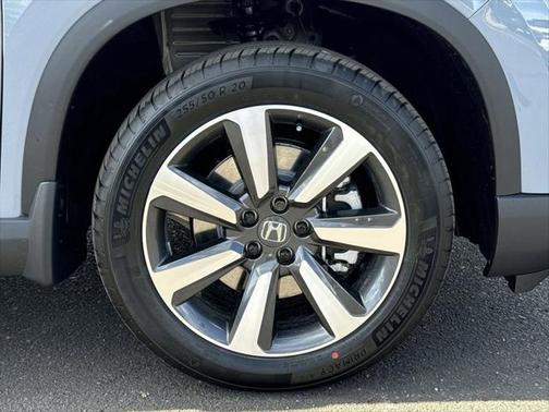 2025 Honda Pilot Touring 8-Passenger