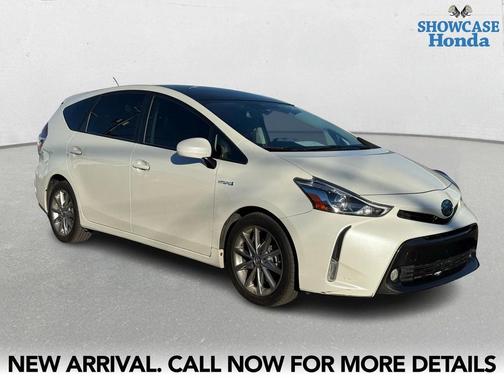 2017 Toyota Prius v Five