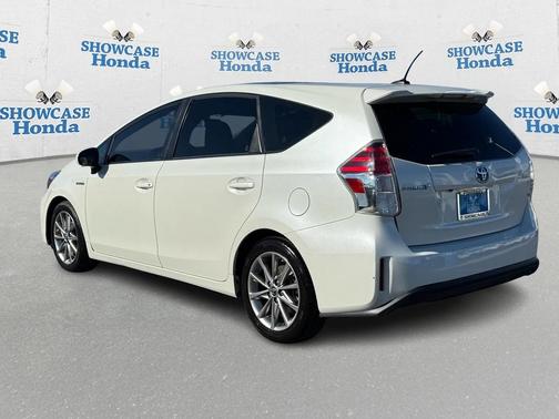2017 Toyota Prius v Five