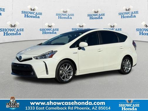 2017 Toyota Prius v Five