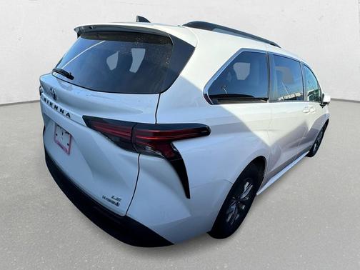 2021 Toyota Sienna LE