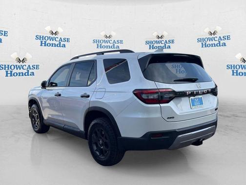 Platinum White Pearl 2026 Honda Pilot TrailSport
