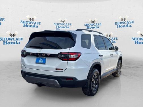 Platinum White Pearl 2026 Honda Pilot TrailSport