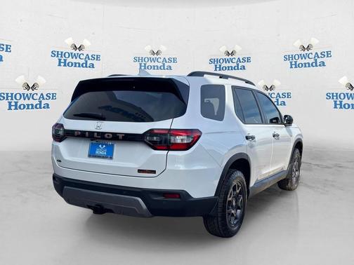 Platinum White Pearl 2026 Honda Pilot TrailSport