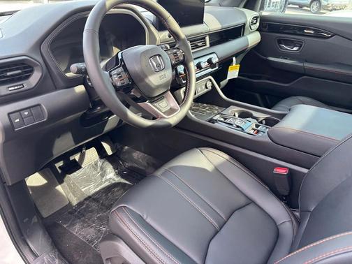 Platinum White Pearl 2026 Honda Pilot TrailSport