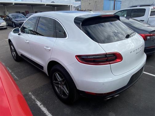 Photo 5 of 14 of 2016 Porsche Macan S