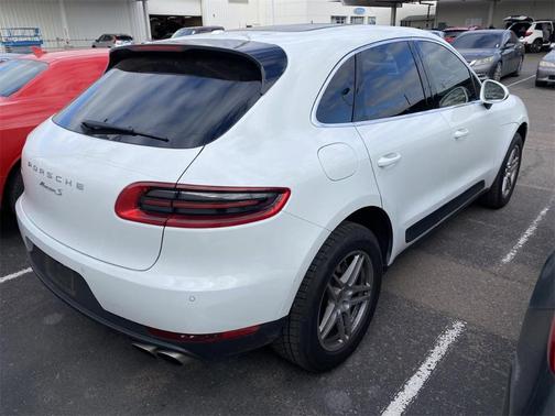 Photo 4 of 14 of 2016 Porsche Macan S