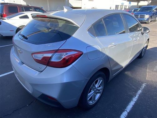 Photo 4 of 13 of 2018 Chevrolet Cruze LT