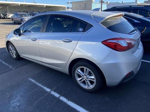 Photo 5 of 13 of 2018 Chevrolet Cruze LT