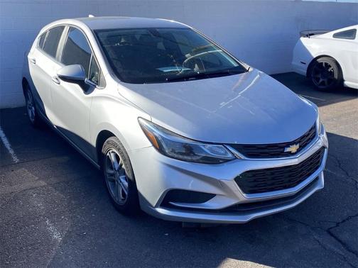 Photo 3 of 13 of 2018 Chevrolet Cruze LT