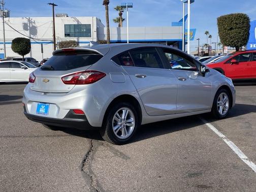 Photo 5 of 22 of 2018 Chevrolet Cruze LT