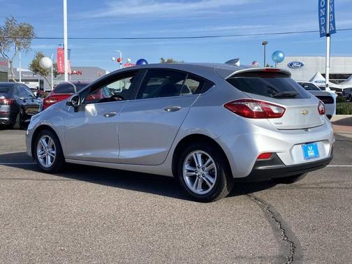 Photo 4 of 22 of 2018 Chevrolet Cruze LT
