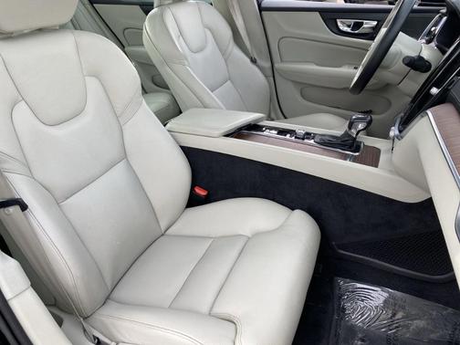 Photo 5 of 30 of 2019 Volvo S60 T6 Inscription