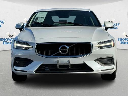 2021 Volvo S60 T5 Momentum