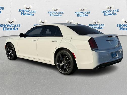 2023 Chrysler 300 Touring