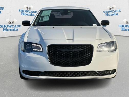 2023 Chrysler 300 Touring
