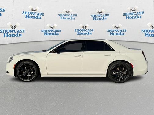 2023 Chrysler 300 Touring