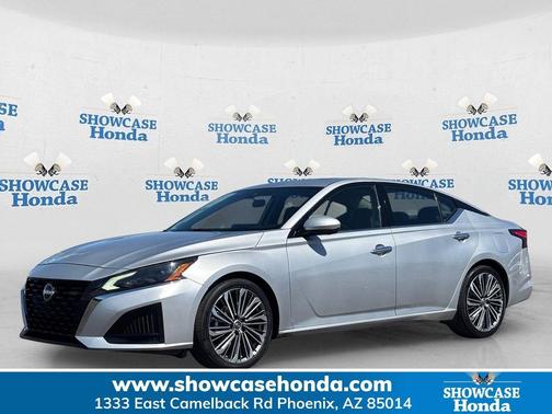 Brilliant Silver Metallic 2023 Nissan Altima 2.5 SL