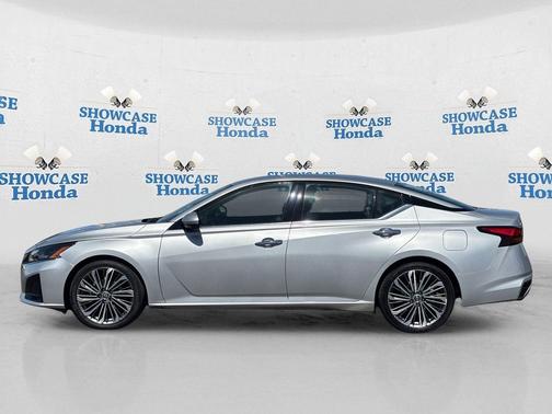 Brilliant Silver Metallic 2023 Nissan Altima 2.5 SL