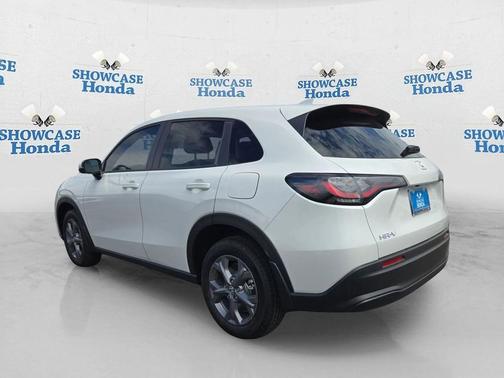 Platinum White Pearl 2026 Honda HR-V LX