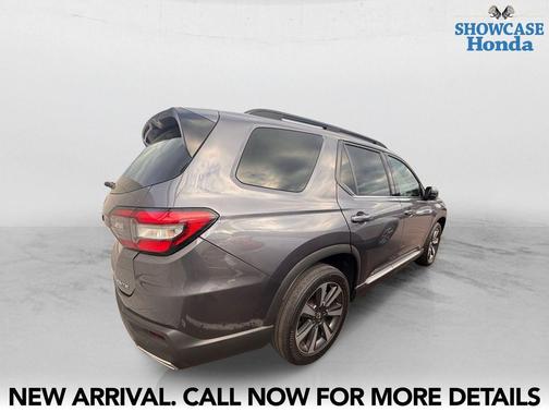 Modern Steel Metallic 2023 Honda Pilot AWD Elite