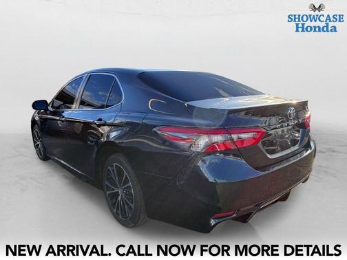 Blue Streak Midnight Black Metallic 2018 Toyota Camry SE