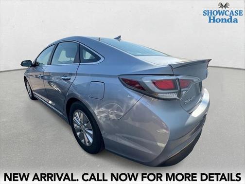 2017 Hyundai SONATA Hybrid SE