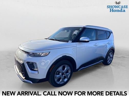 Snow White Pearl 2022 Kia Soul X-Line