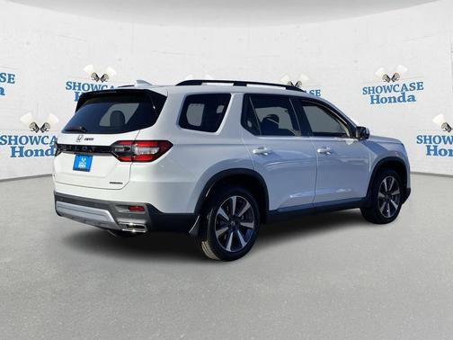 2025 Honda Pilot Touring 8-Passenger