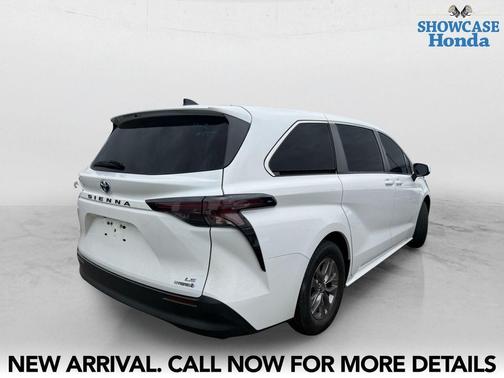 2023 Toyota Sienna LE
