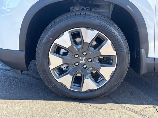 Platinum White Pearl 2026 Honda Pilot Touring 8-Passenger