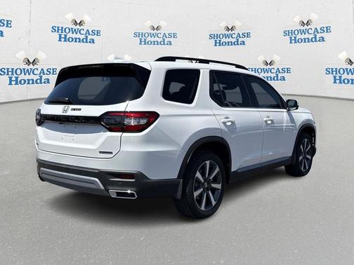 2025 Honda Pilot Touring 8-Passenger