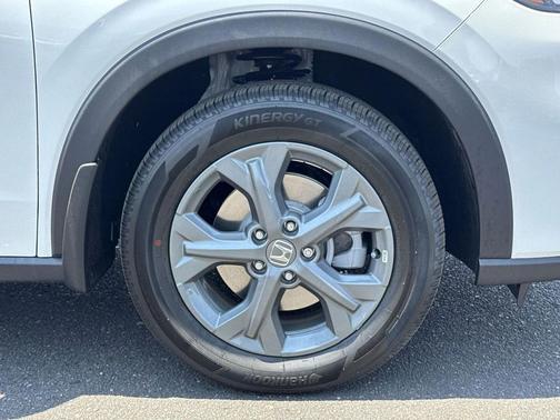 Platinum White Pearl 2026 Honda HR-V LX