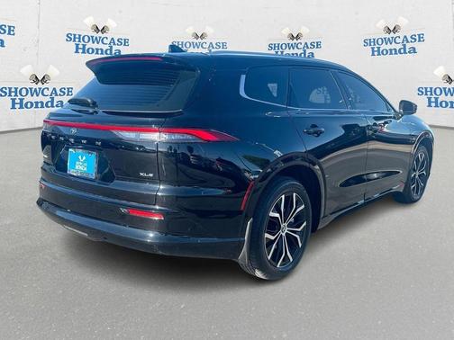 2025 Toyota Crown Signia XLE