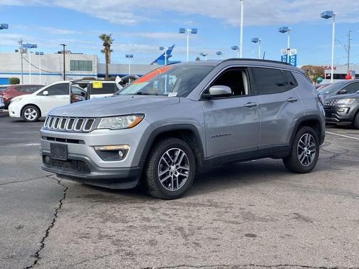 Photo 2 of 32 of 2017 Jeep Compass Latitude