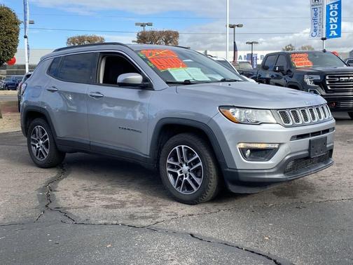 Photo 5 of 32 of 2017 Jeep Compass Latitude
